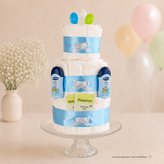 Dreistöckige Windeltorte in Blau für einen Jungen – handgemachtes Geschenk zur Geburt