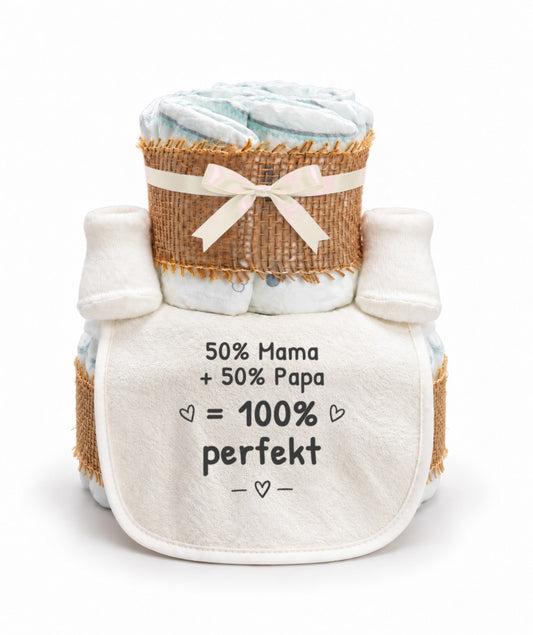 Windeltorte mit Spruch „50 % Mama + 50 % Papa = 100 % perfekt“