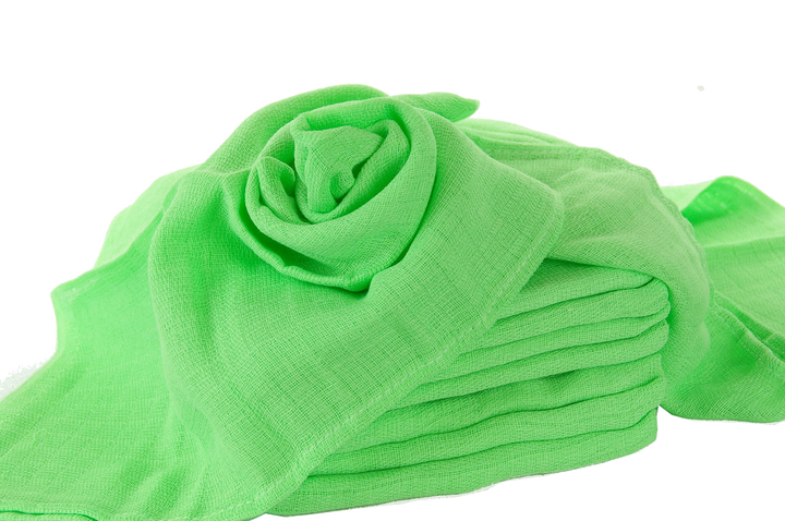 Grüne Mullwindeln aus 100 % Baumwolle in 70 x 80 cm für den Babyalltag