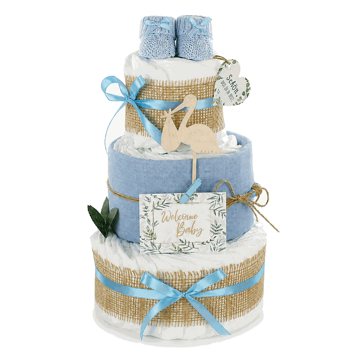 Detailansicht der Windeltorte Storch in Blau mit Herz-Anhänger und gestrickten Babybooties